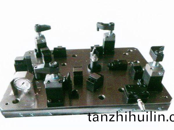 齒輪(lun)室罩蓋液壓(ya)裌(jia)具(ju)